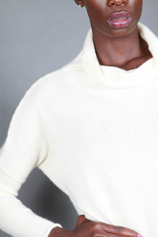 Women's Turtle Neck Cashmere Sweater - White